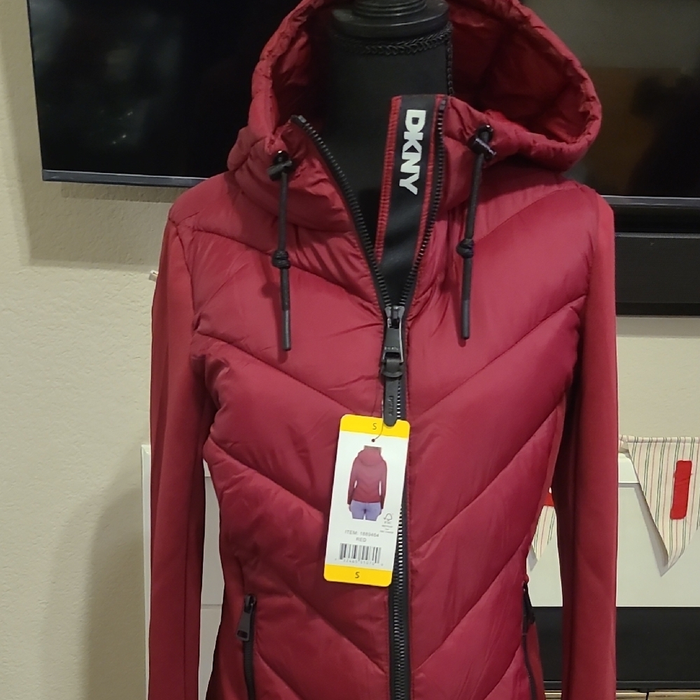DKNY Women's Vibrant Red Hooded Puffer Jacket - Picture 6 of 6